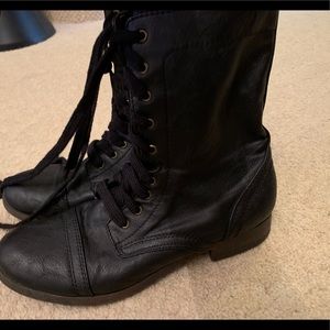 Size 8 women’s lace up boots